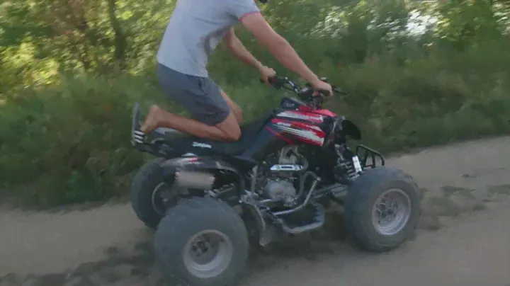Стант на квадроцикле Scorpion 250